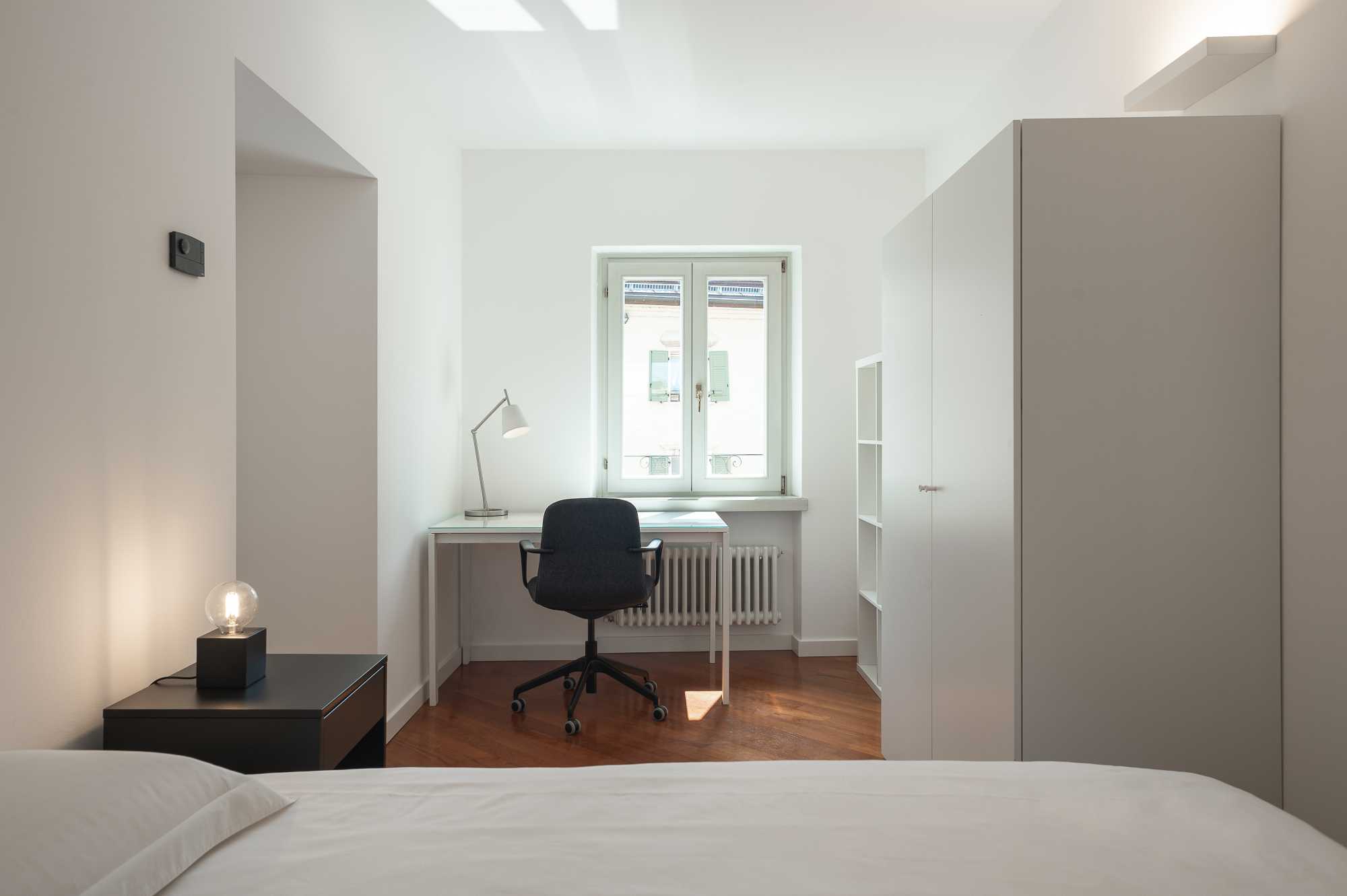 STUDIOSUITE_stanza singola 1_scrivania-armadio-letto_piano 3