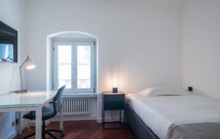 STUDIOSUITE_stanza singola 3_scrivania-letto-tv_piano 3 STUDIOSUITE_stanza singola 3_scrivania-letto-tv_piano 3