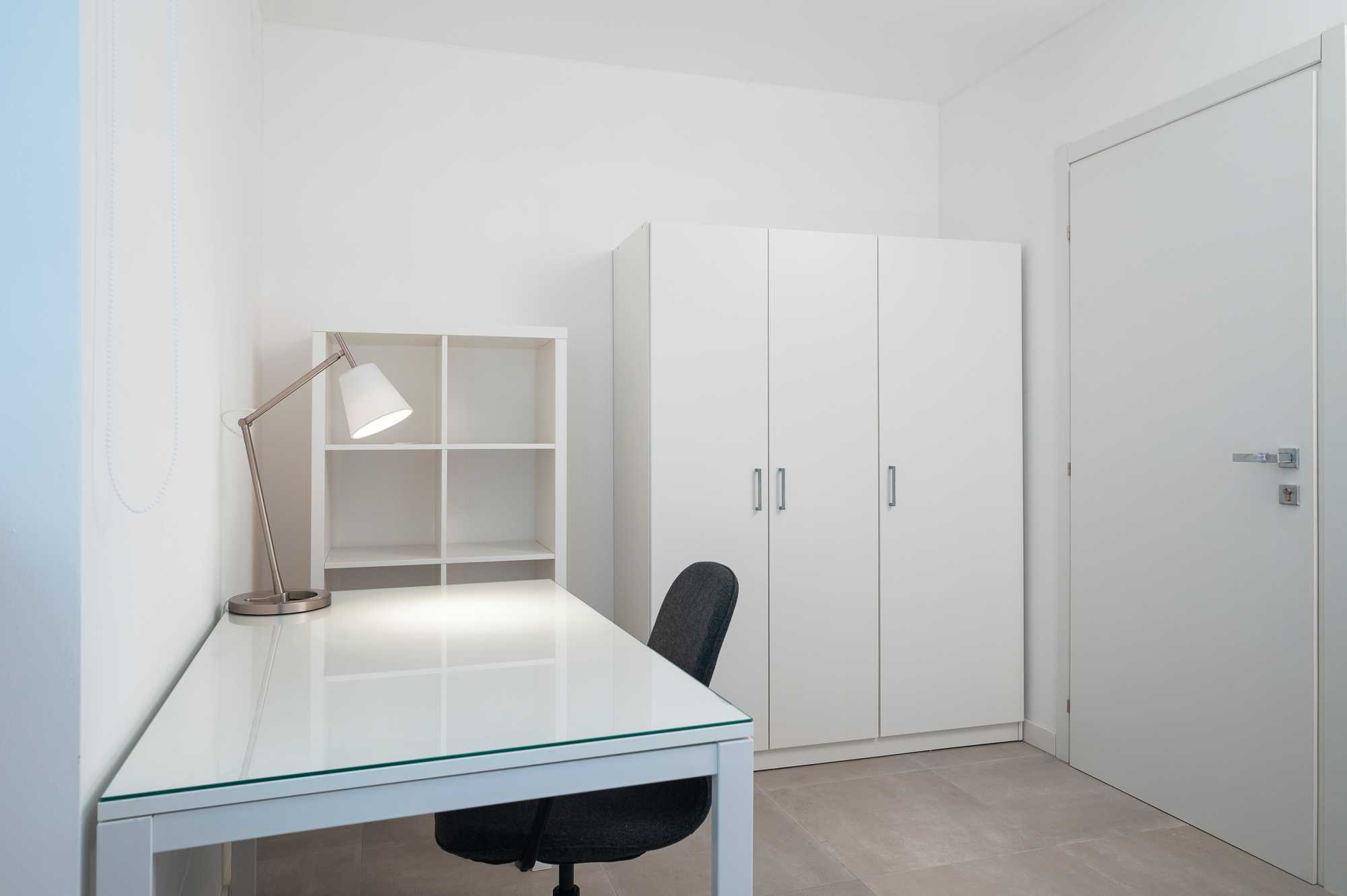 STUDIOSUITE_stanza singola 4_scrivania-armadio-libreria_piano 3