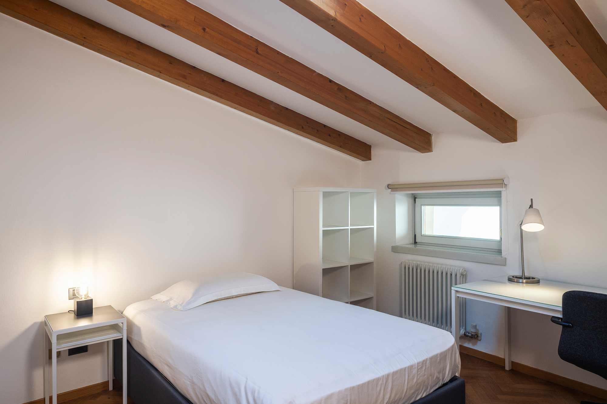STUDIOSUITE_stanza singola 5_letto-libreria-scrivania_piano 4