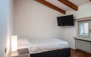 STUDIOSUITE_stanza singola 6_letto-tv_piano 4 STUDIOSUITE_stanza singola 6_letto-tv_piano 4